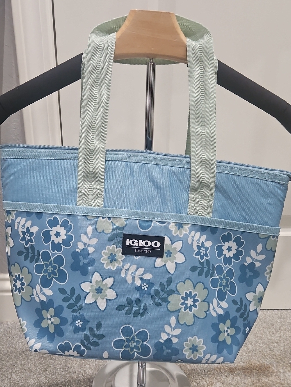 Igloo Light Blue Floral Insulated Tote with Mint Handles